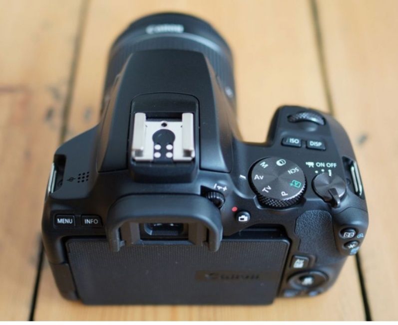 Фотоаппарат CANON eos 250d+объектив CANON EF 85 mm f/1.8