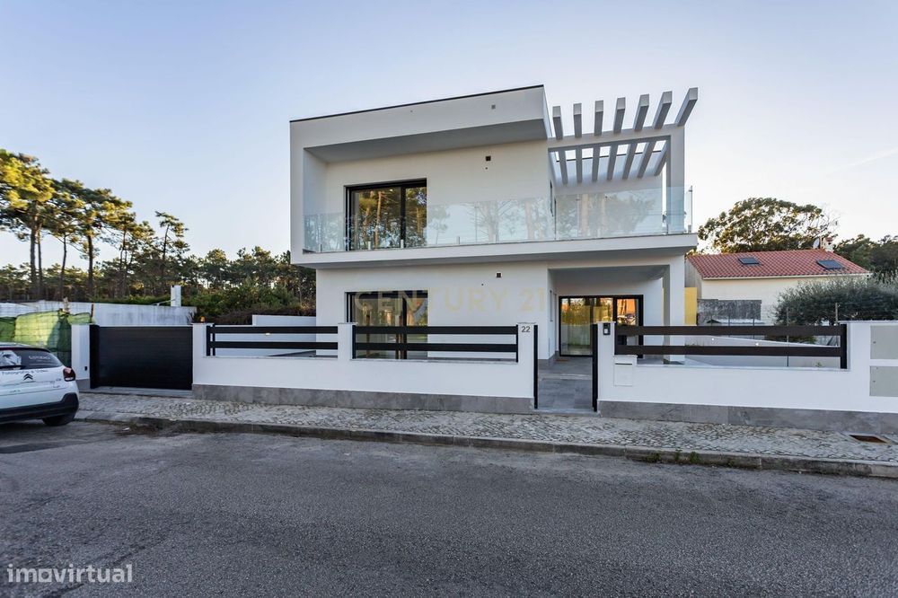 Moradia Nova T4 no coração da Aroeira