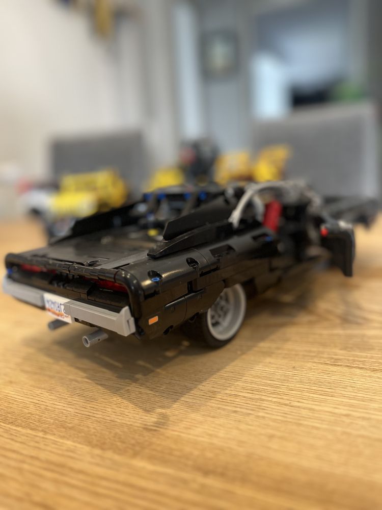 LEGO Technic Dom's Dodge Charger 42111