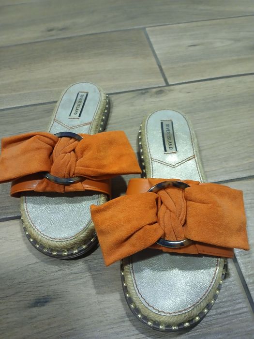 Шкіряні шльопанці