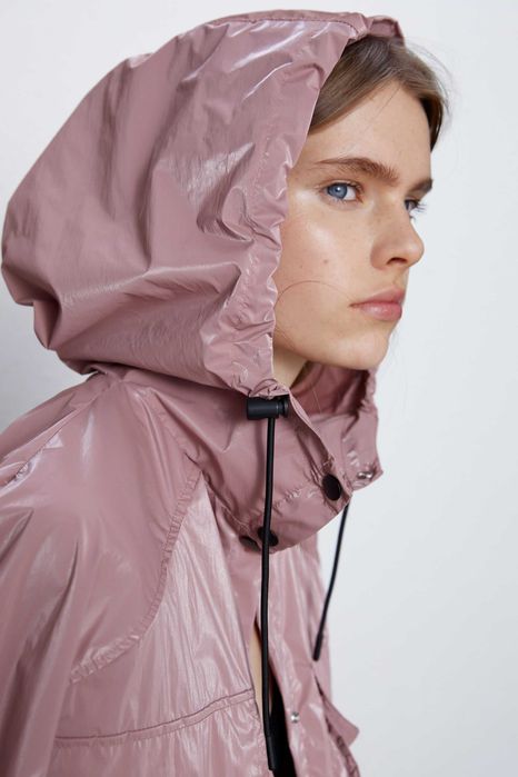 Жіноча коротка куртка вітрівка дощовик з капюшоном Zara - S - M