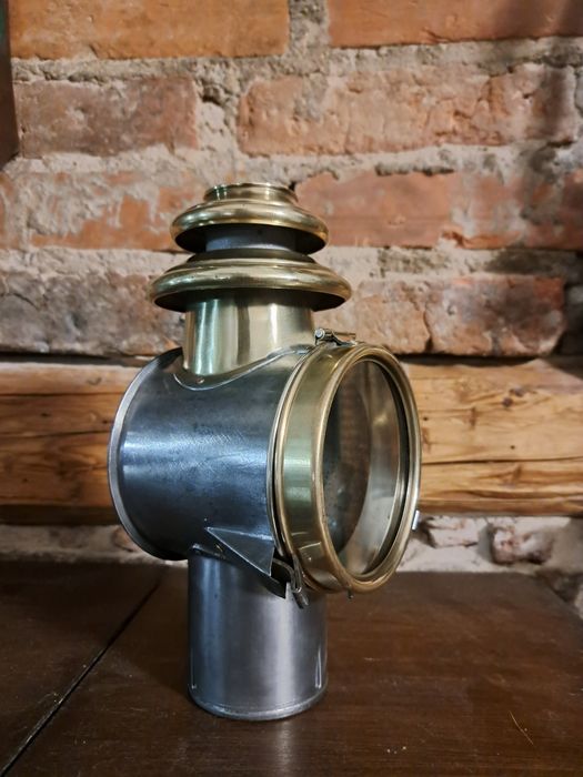 Zabytkowa lampa do automobilu