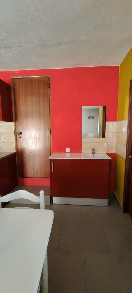Aluga-se casa em quinta rural