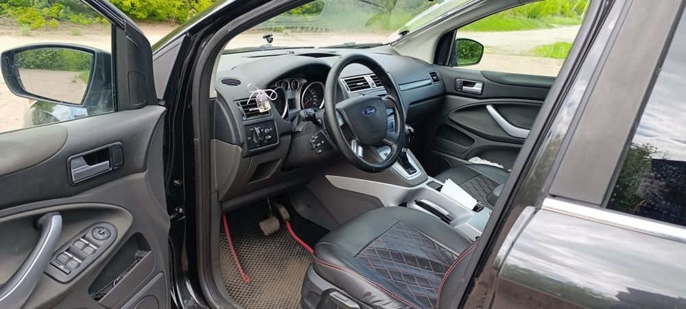 Форд Куга 2 л дізель 2013 року,в хорошому стані.