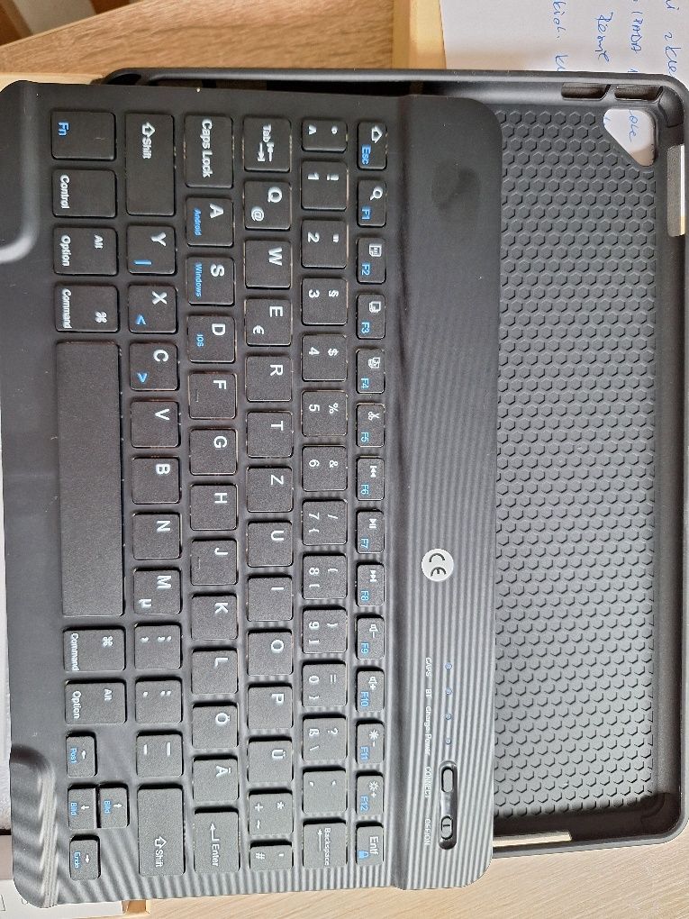 Etui magnetyczne z klawiaturą Bluetooth do Ipad 10,2  cala