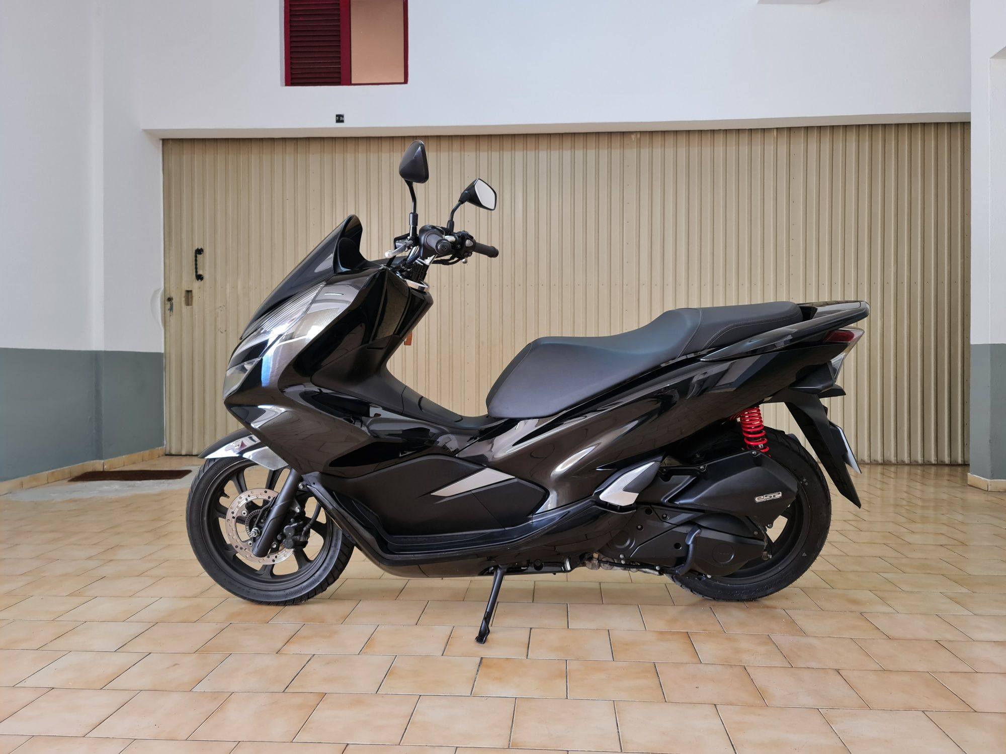 Honda PCX toda revisionada