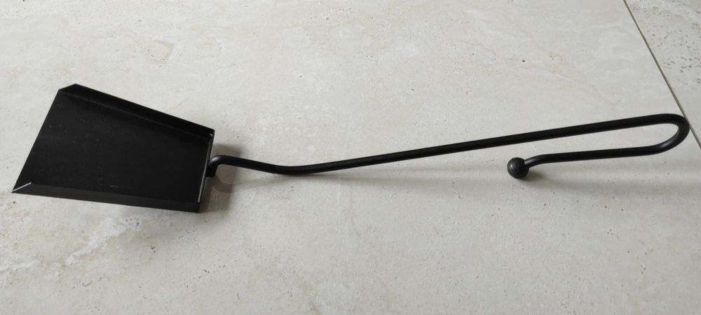 Metalowa łopatka kominkowa