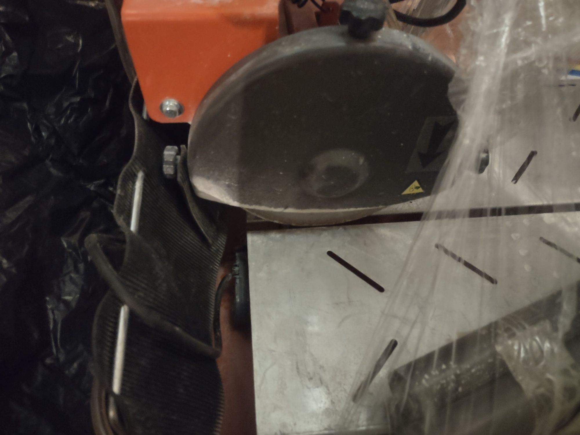 Przecinarka do płytek Husqvarna TS 66 R - przecięte kilkanascie plytek