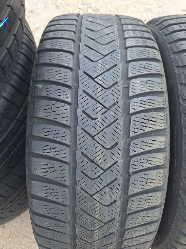 Opony zimowe Pirelli Sottozero 3  245 45 r19