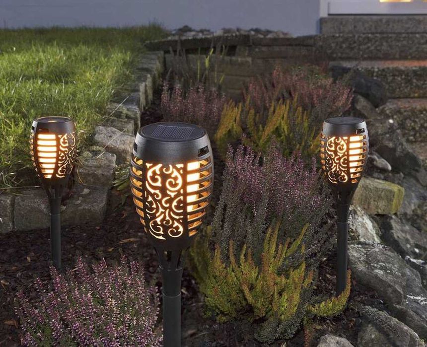 solarna lampka LED pochodnia ogrodowa