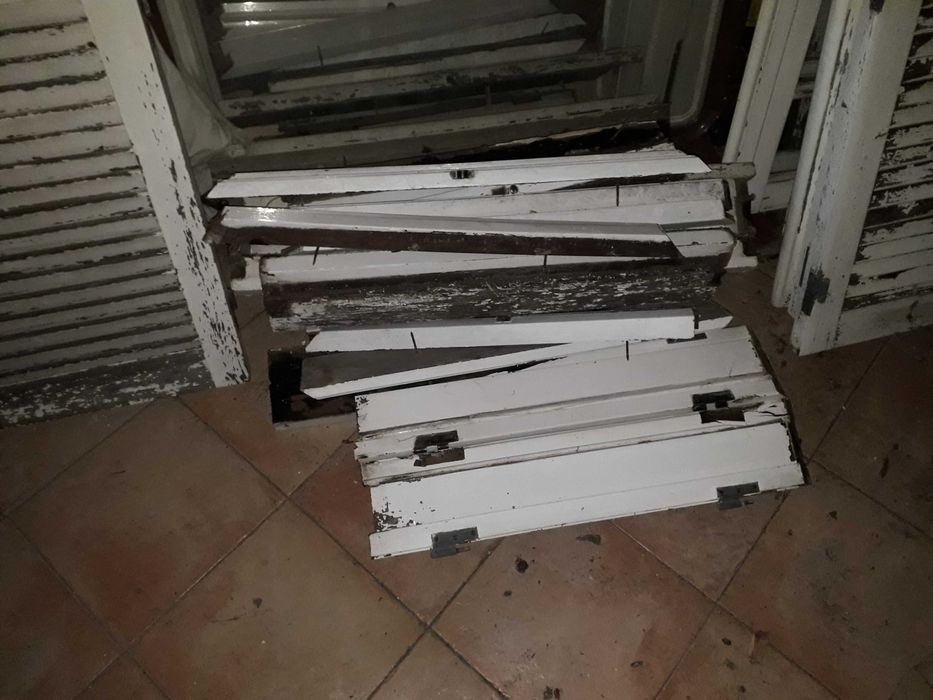 janela dupla com portada e 2 janelas abertura horizontal sem portada