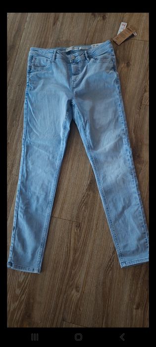 Nowe spodnie jeans, elastyczne,  wysoki stan