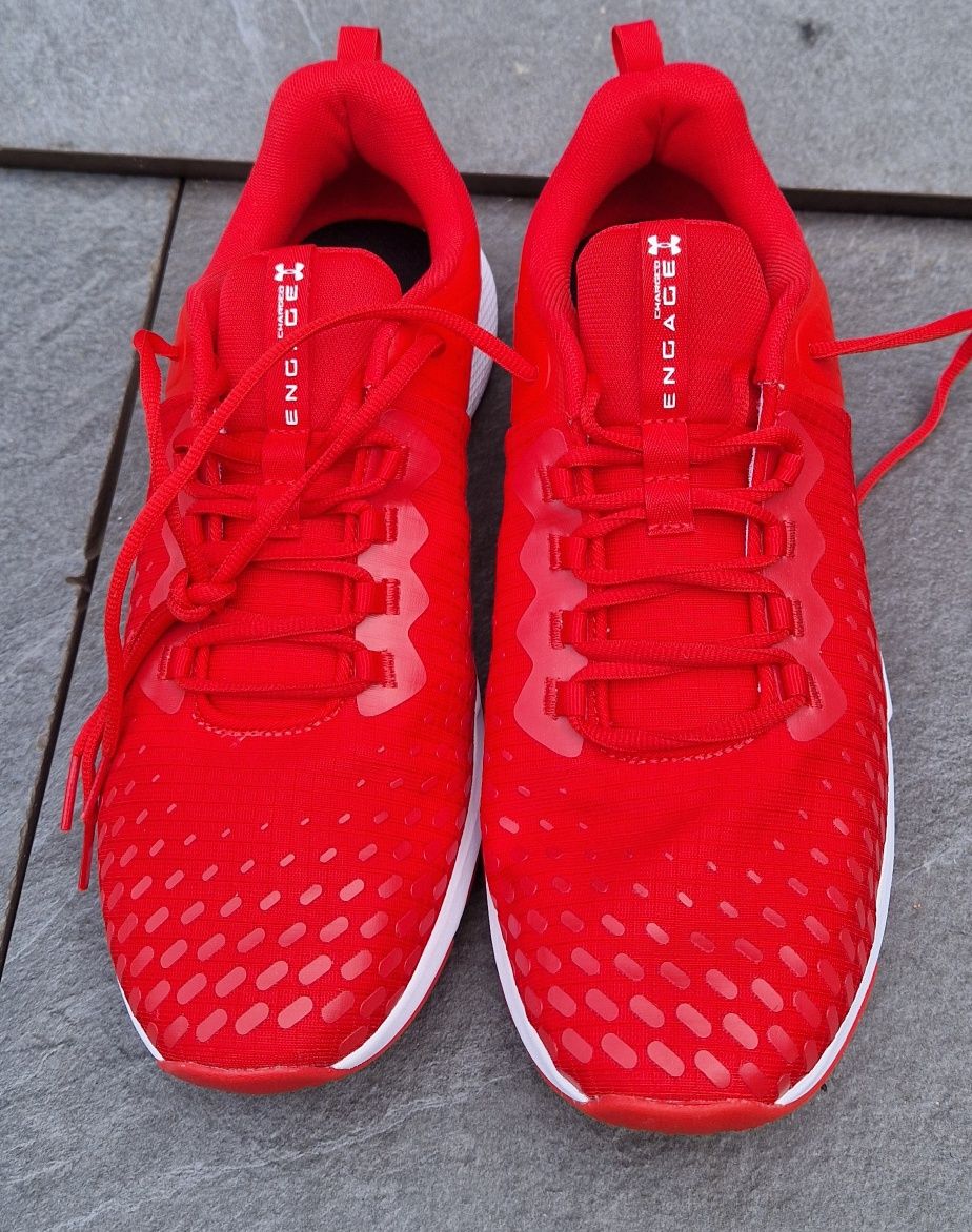 Męskie buty sportowe Under Armor Charged Engage 2 47 46 czerwony