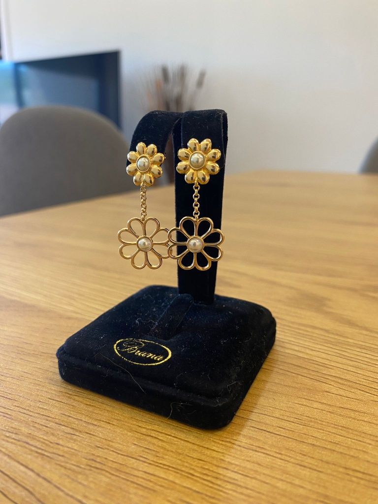 Brinco flor e pérolas semijoia com 3 banhos em ouro 18k