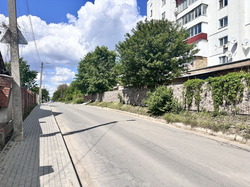 Продам ділянку під будівництво в місті