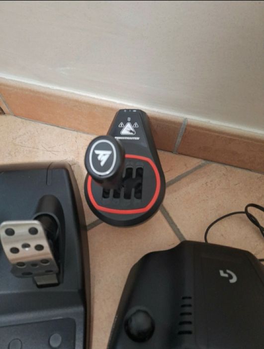 Volante Logitech G923 + Shifter Thrustmaster