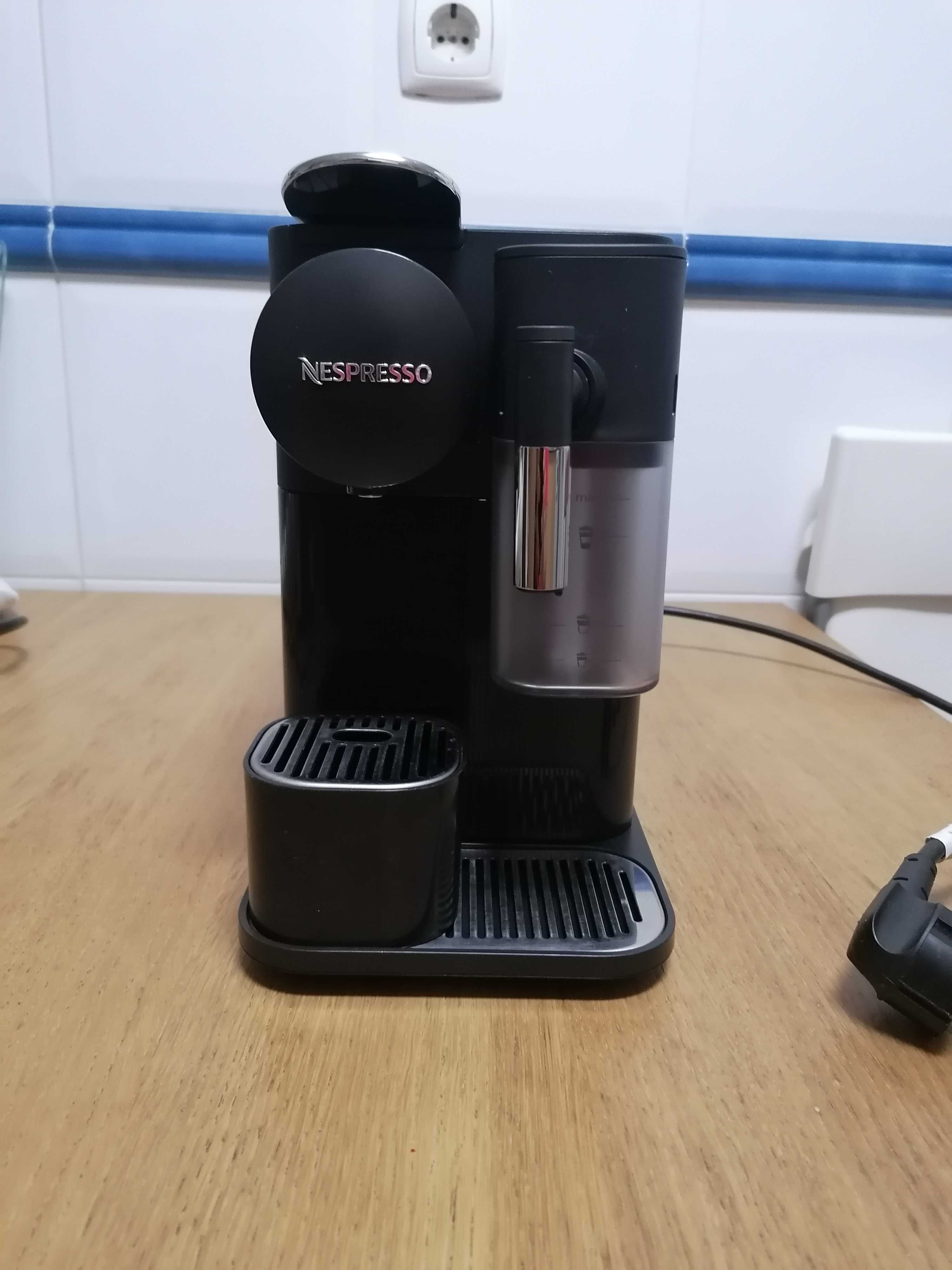 Máquina café Lattissima one shadow black