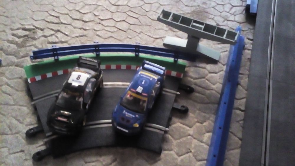 Super Pista eléctrica dois carros e 10, 45 metros de circuito