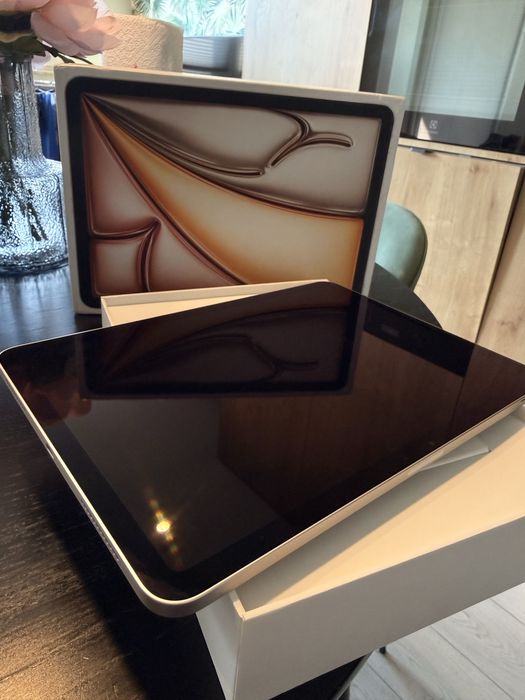 iPad M3 7. generacji – 128GB – nowy 0 cykli ładowania