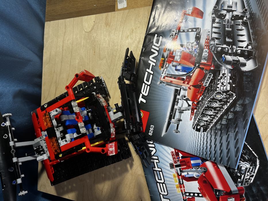 Kompletny zestaw lego 8263 Ratrak technic