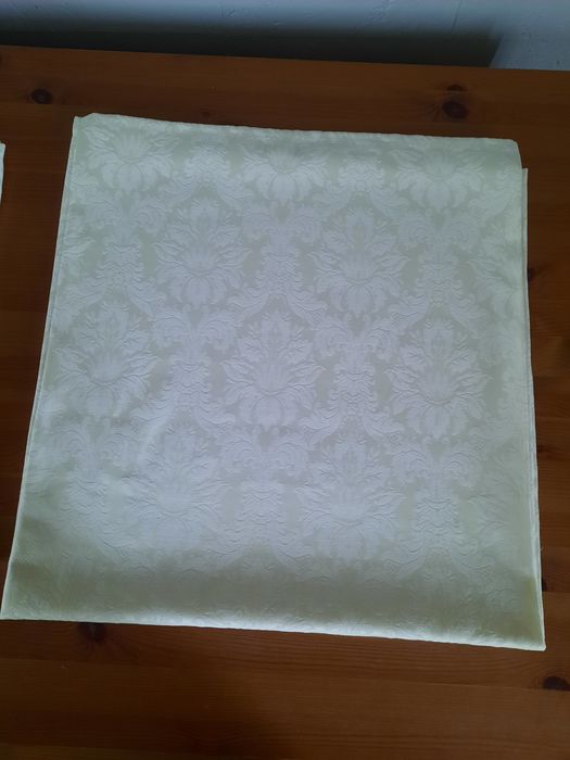 Obrus ecri retro,vintage,tłoczony wzór 94x140cm.