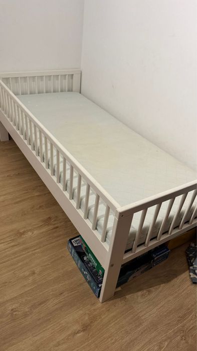Cama de criança com colchao ikea