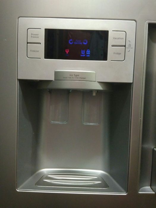 Холодильник Side by Side Samsung двухдверный лёдогенератор