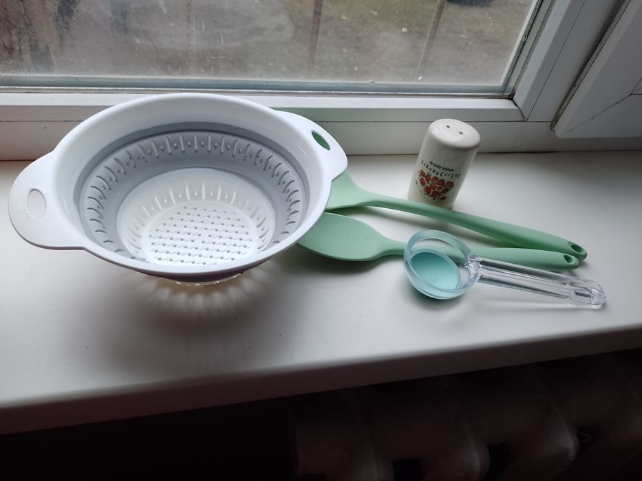 Продаю набір з кухонних предметів посуду