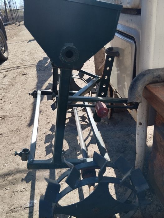 Сеялка к мотоблоку..