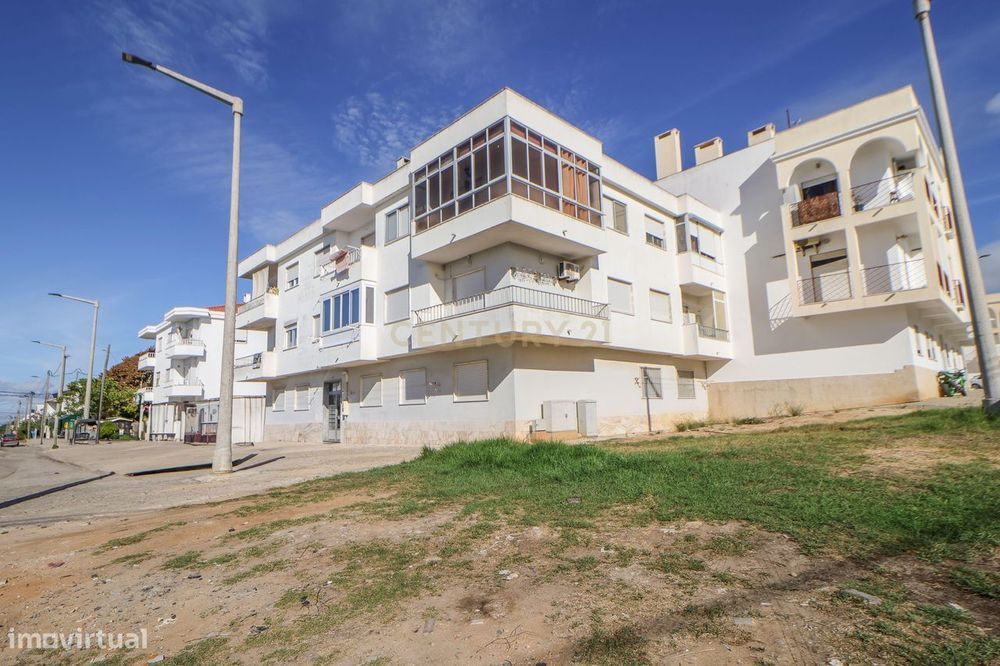 Apartamento Renovado em Seixal com Vista para a Cidade