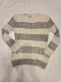 Włochaty sweterek w paski Mizumi