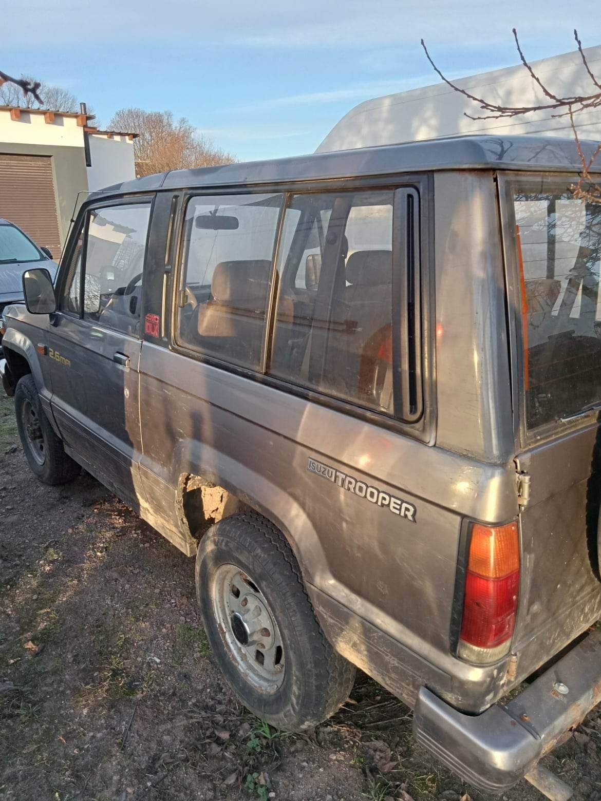 Isuzu trooper 2.6 maska błotnik drzwi szyba klapa fotele licznik most