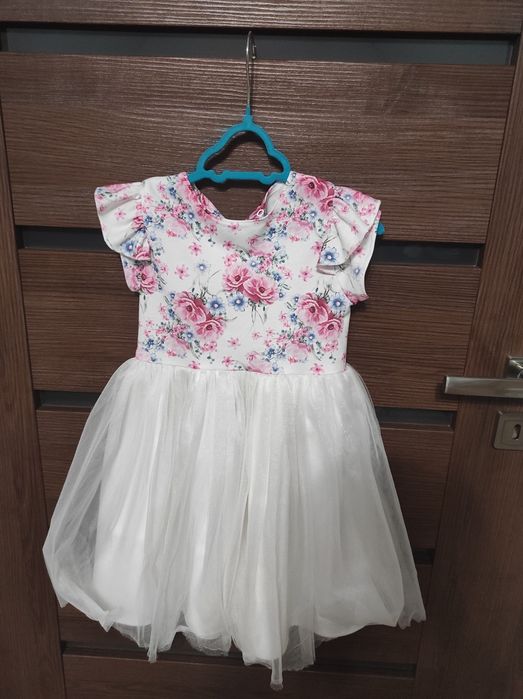 Sukienka roz. 116 elegancka