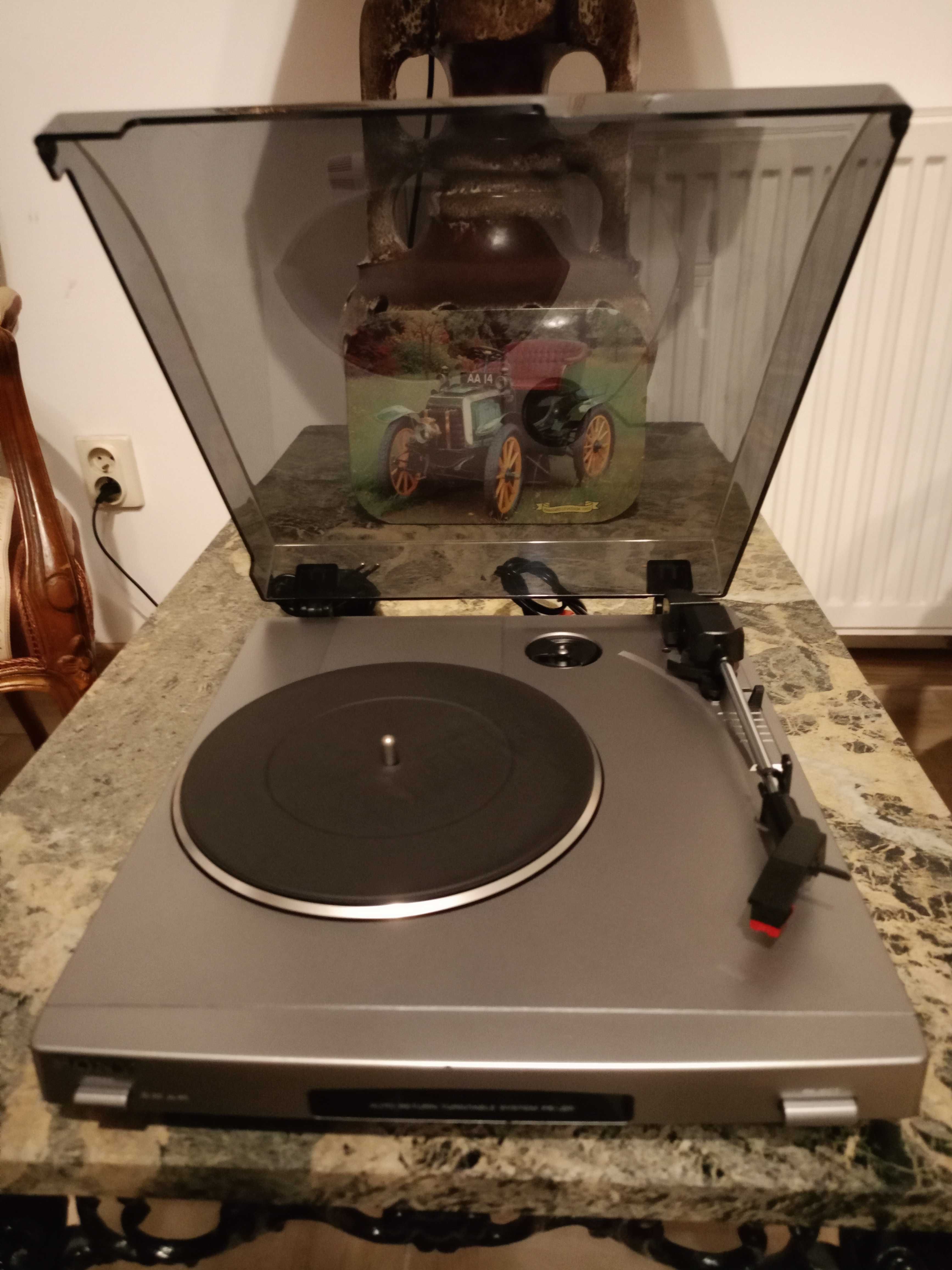 Gramofon SONY PS-J20 z przedwzmacniaczem.