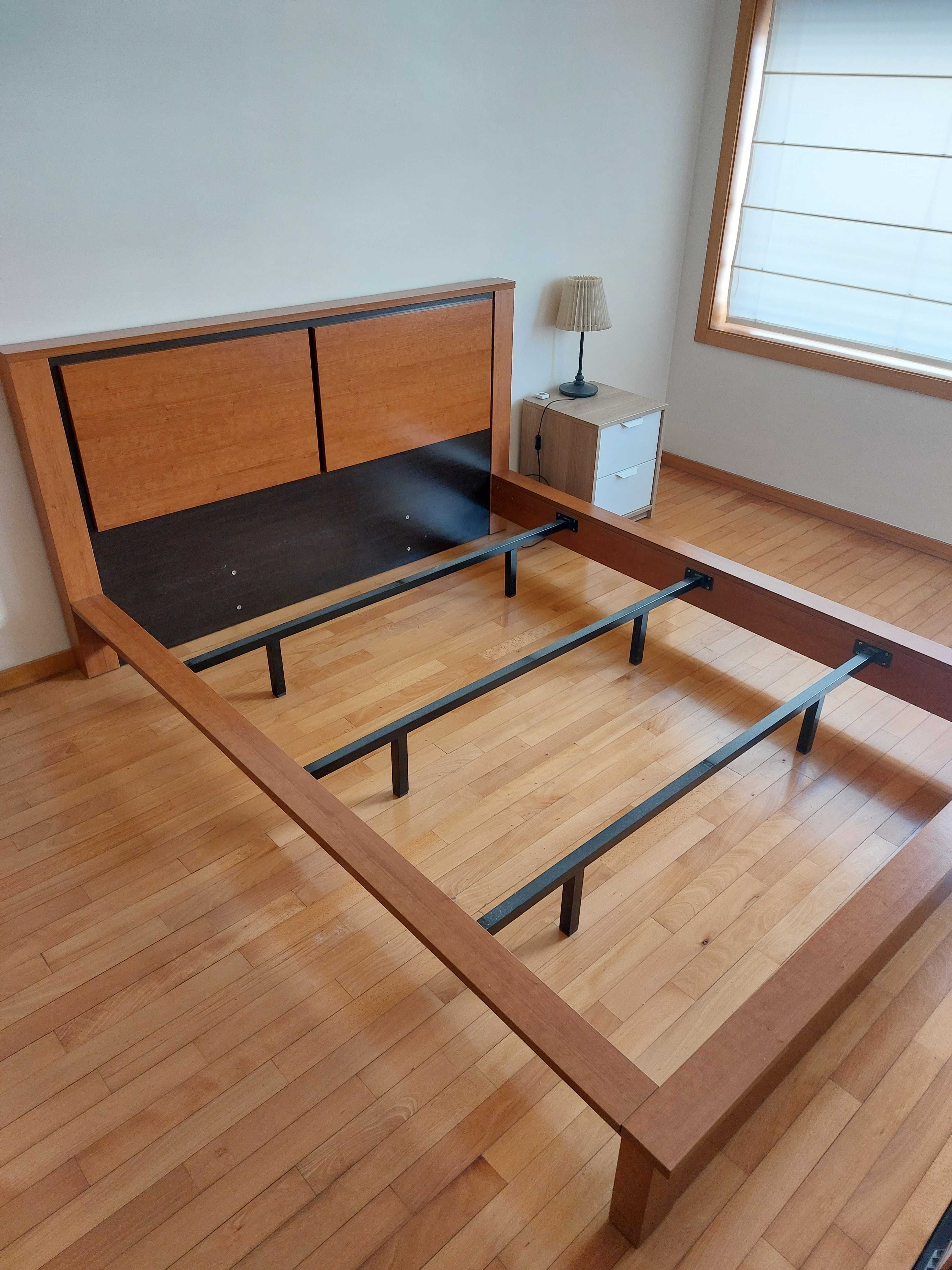 Cama de casal 160x200 em madeira