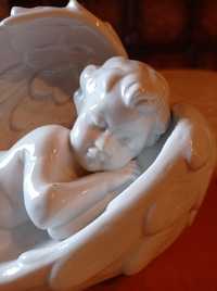 Duża figurka ceramiczna Anioł śpiący