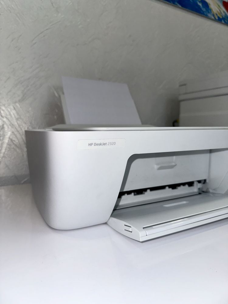 Кольровий принтер HP DeskJet 2320, струменевий, сканер. Стан нового.