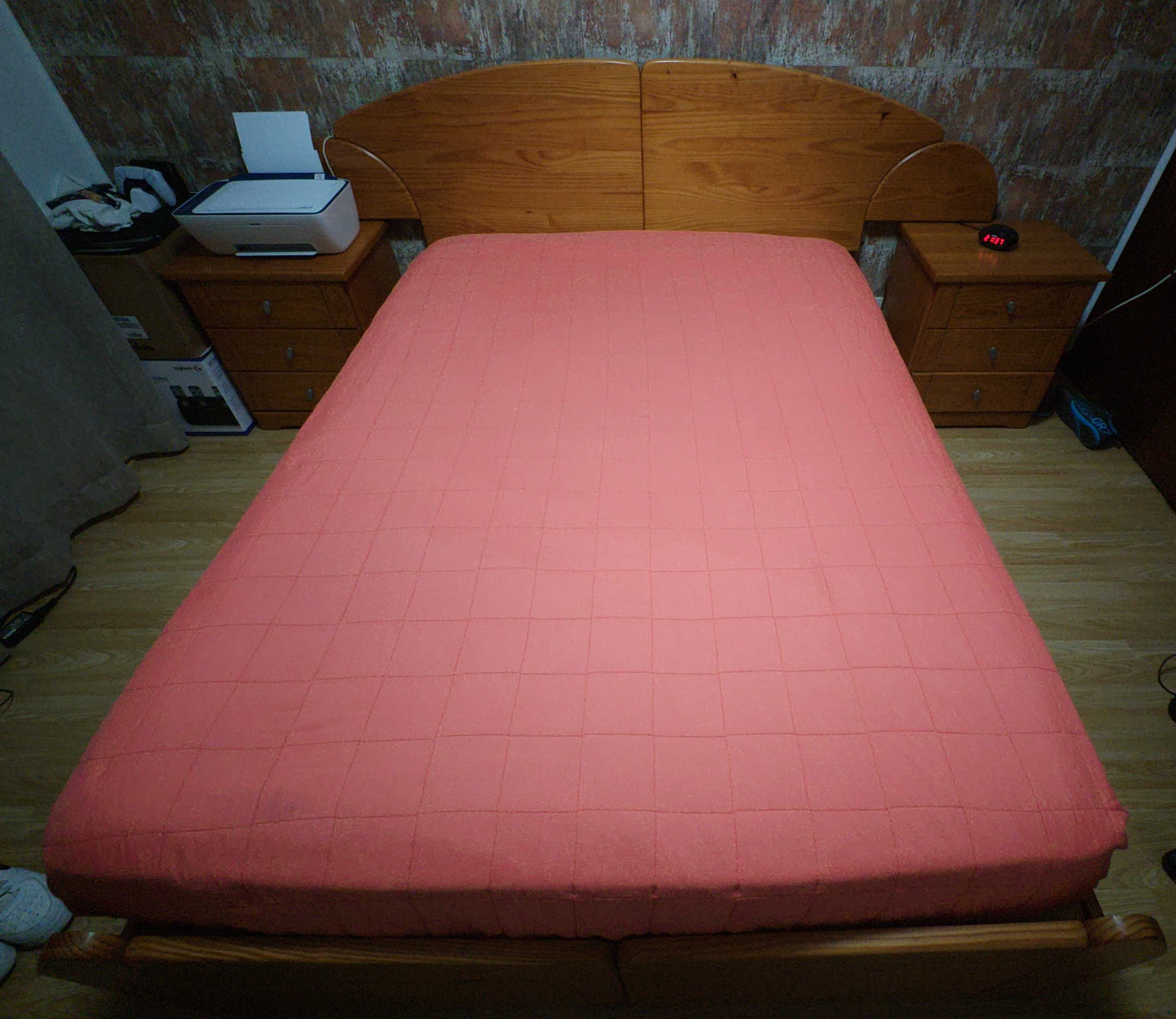 Vendo cama de casal (148cm-207cm) s/ colchão + 2 mesinhas de cabeceira