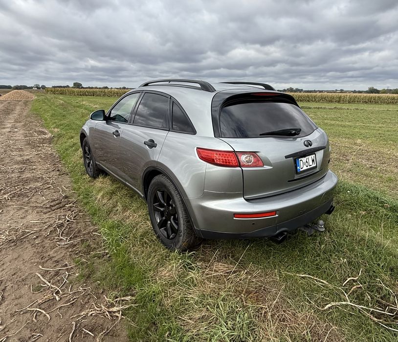 Infiniti FX35.