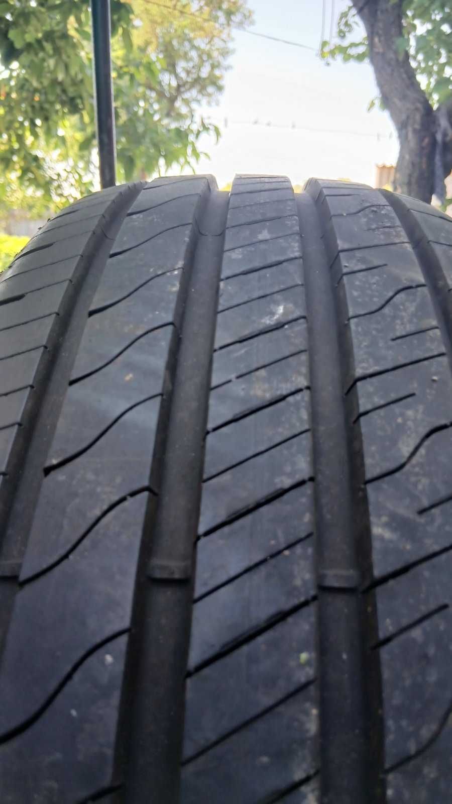 Шини Goodyear EfficientGrip 2 SUV 235/65 R17 108V XL