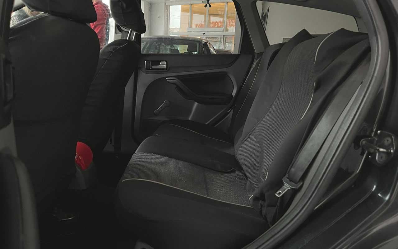 Ford Focus  2010