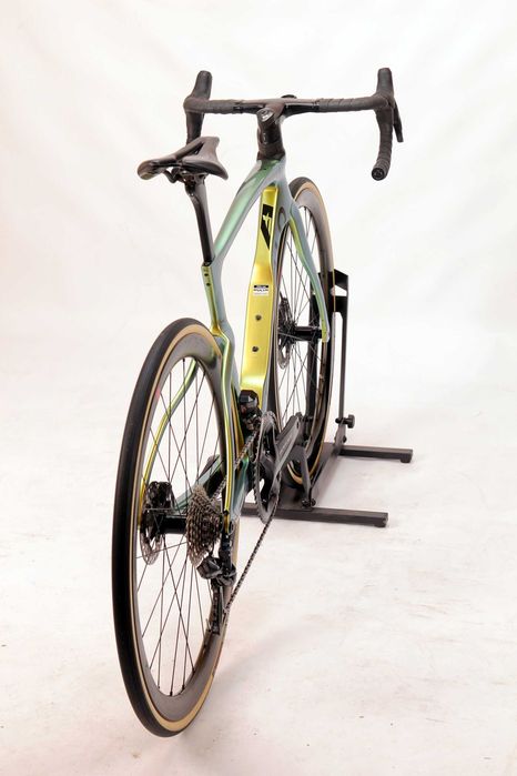 Rower szosowy PINARELLO DOGMA F Disc Shimano Dura Ace Di2, roz. 46,5