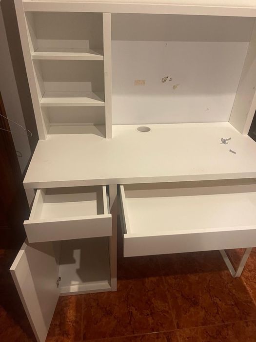 Secretaria branca  ofereço tabuleiro de arrumacoes