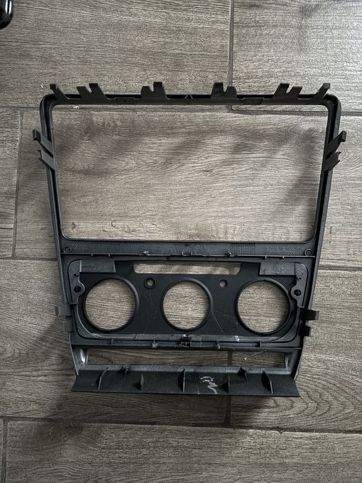 Продам рамку на Skoda a5