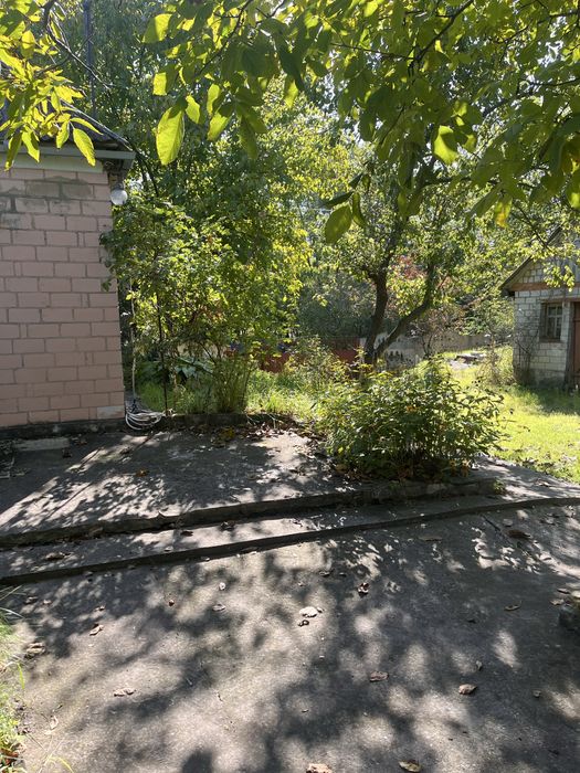 Будинок  з ділянкою