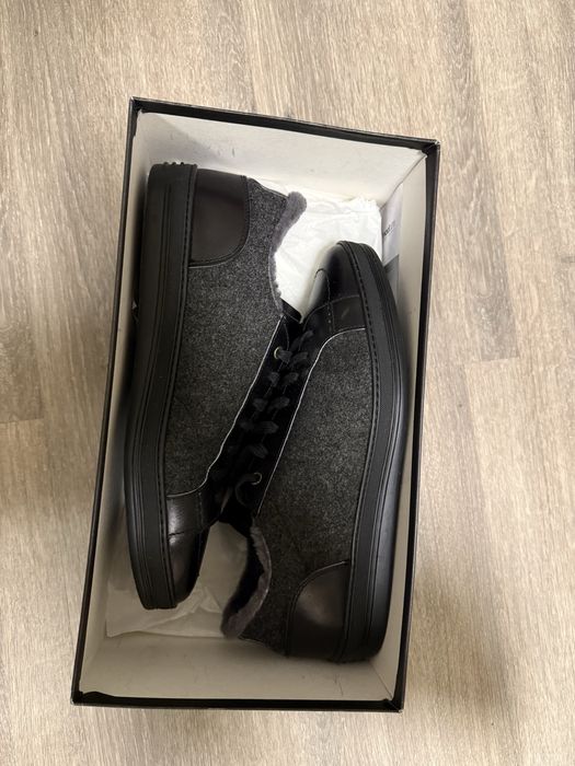 Продам мужские кроссовки на меху