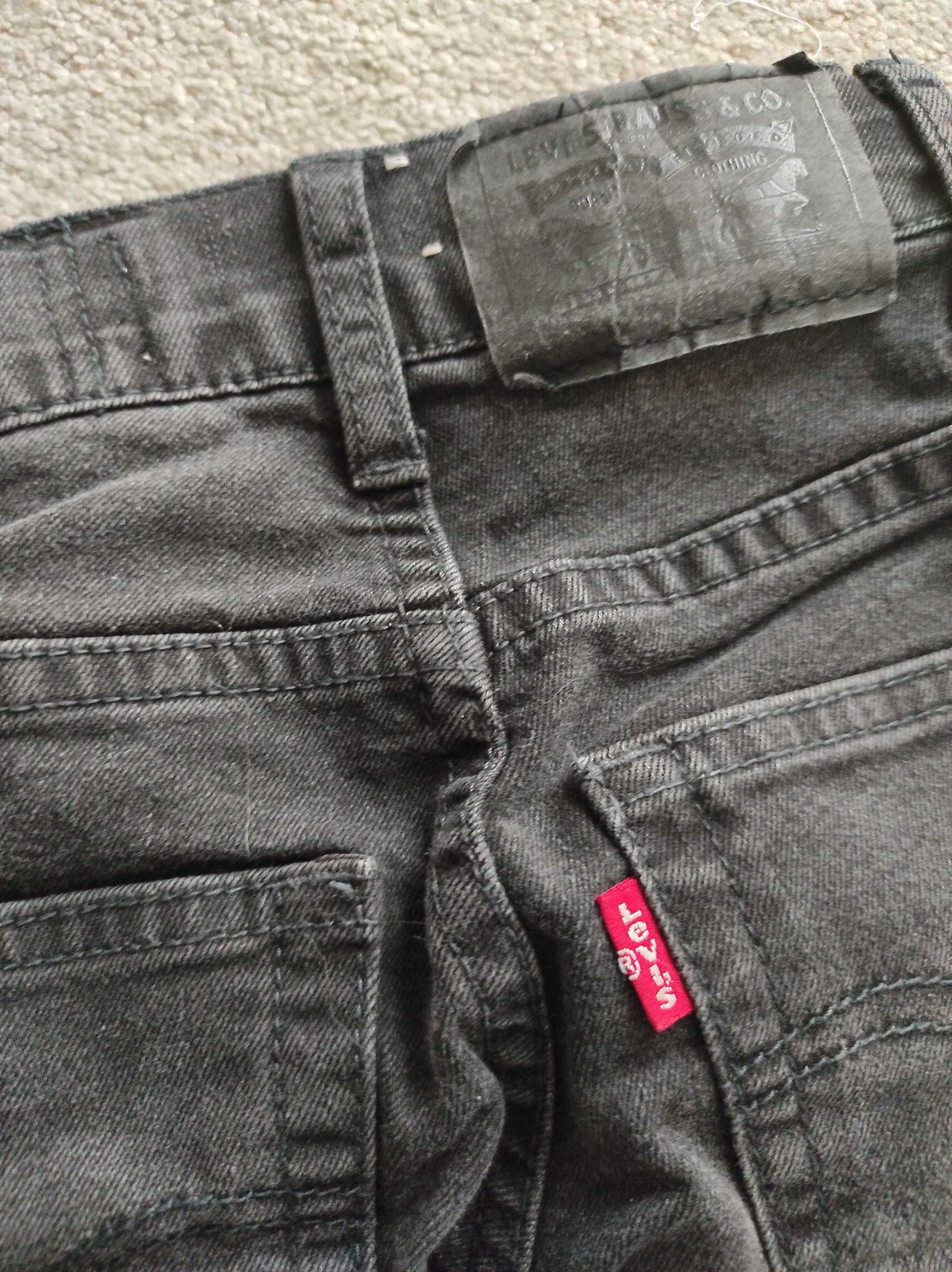 Calças Levis pretas para menino tamanho 4 anos