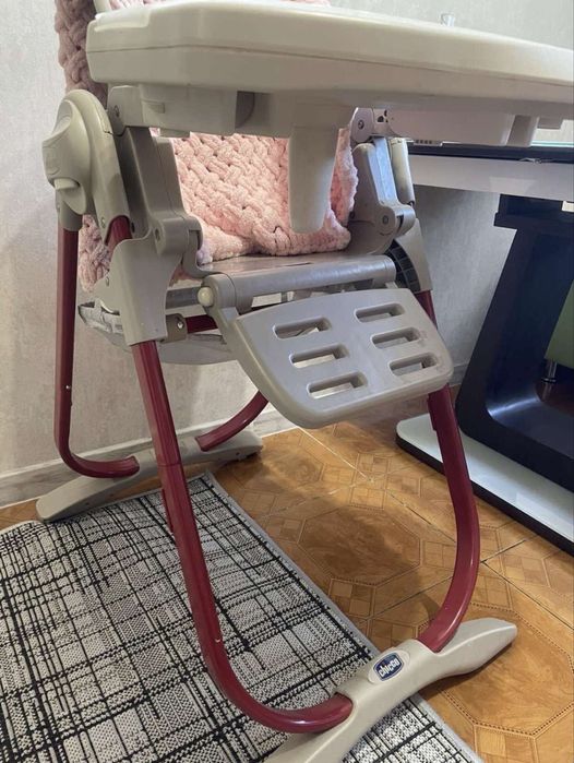 Дитячий стілець для годування Chico