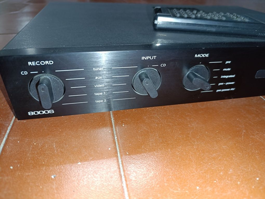 Amplificador Audiolab 8000S