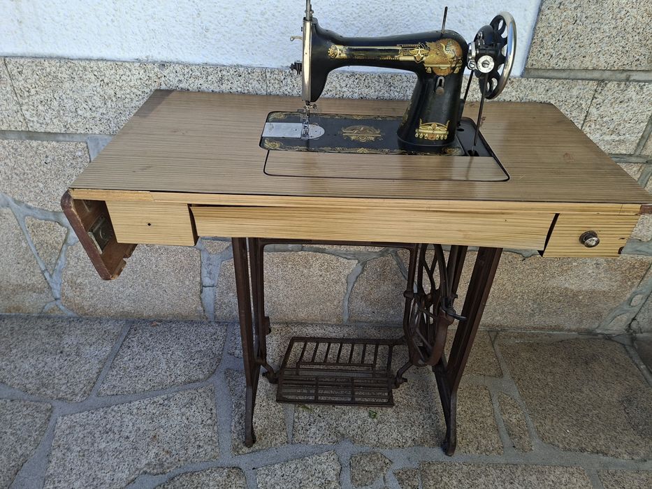 Máquina costura antiga